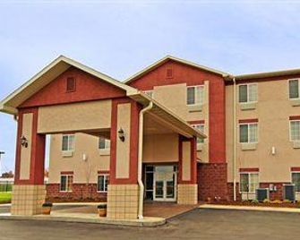 Paola Inn And Suites - Paola - Building