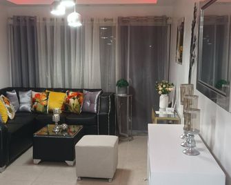 Tranquil 2-bedroom with terraza apartment in enchanting Licey with WiFi, A/C - Licey al Medio