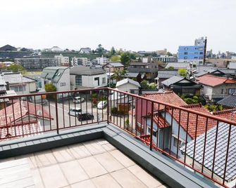 K's House Kanazawa - Travelers Hostel - Kanazawa - Balcón