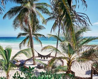 Libelula Tulum Beachfront Hotel - Tulum - Beach