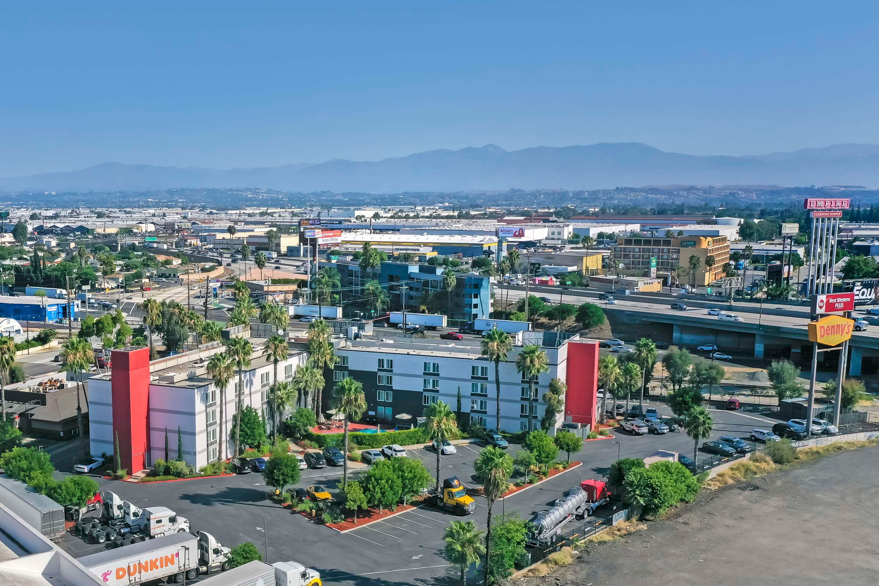 Best Western Plus Commerce Hotel thumbnail 2