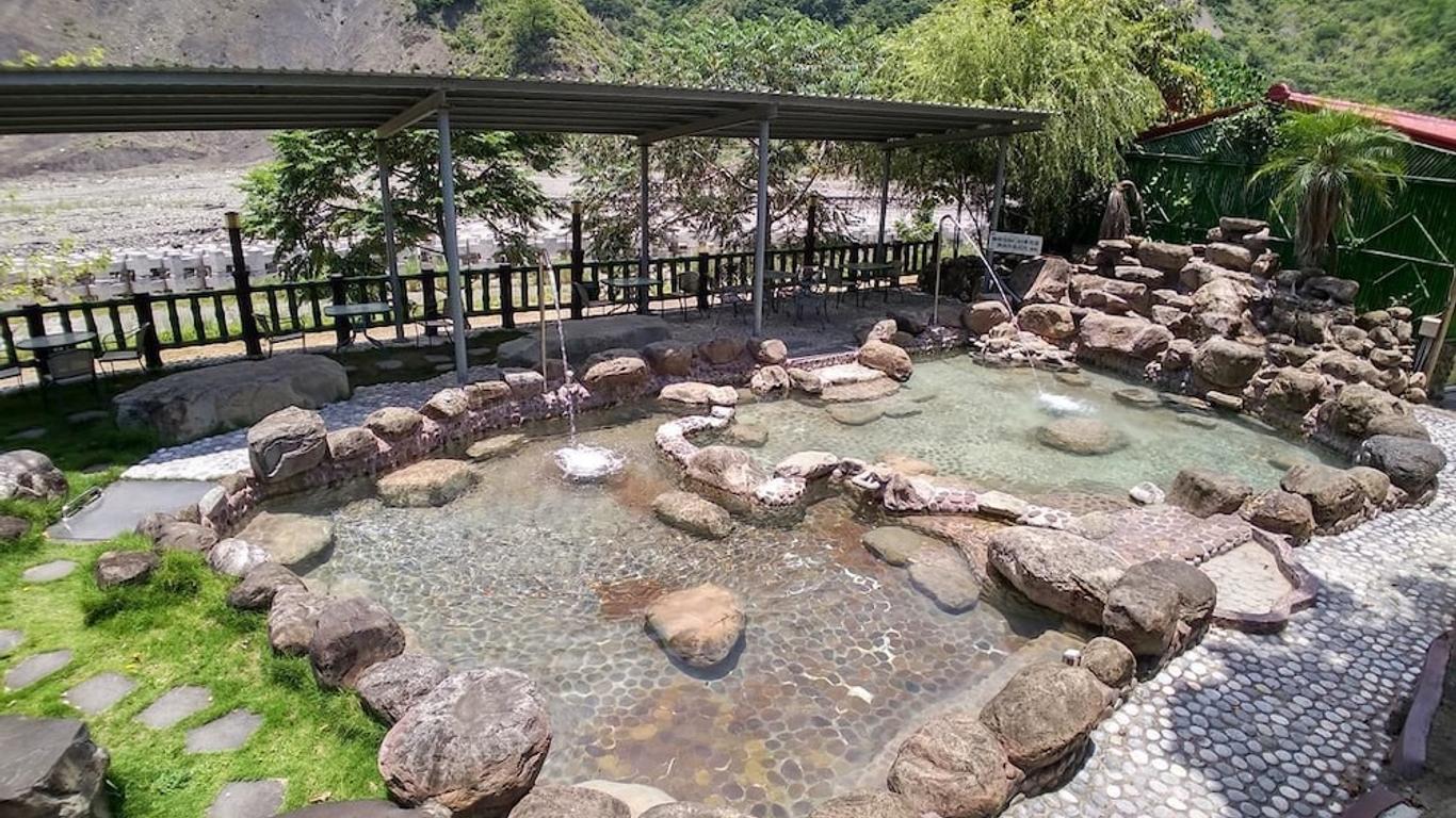 芳晨渡假村