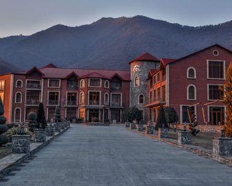 El Resort Hotel - Qax - Edificio