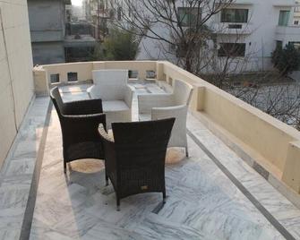 Mudan Regency - Islamabad - Balcón
