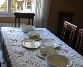 Twin Room In Valencia With Private Bathroom And Large Terrace For Pets - Valencia - Dining room