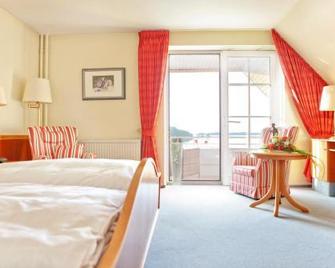 Strauers Hotel am See - Dersau - Bedroom