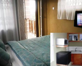 Marrets International Hotel - 'Express' - Cape Coast - Bedroom