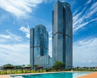 Hilton Brazzaville Les Tours Jumelles Hotel & Residences - Brazzaville - Gebouw