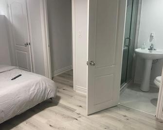 2 bedroom 2 bath separate basement unit - Кембридж