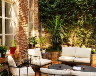 Hôtel Les Trois Luppars - Аррас - Патіо