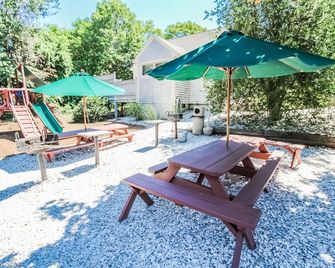 Family-Friendly 1BR Condo w/ Pools & Kitchenette - Yarmouth - Patio
