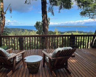 Spectacular Views!! 1.5 Miles From Eastsound - Eastsound - Balcony
