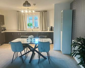 Peaceful lakeside apartment - Bletchley - Dining room