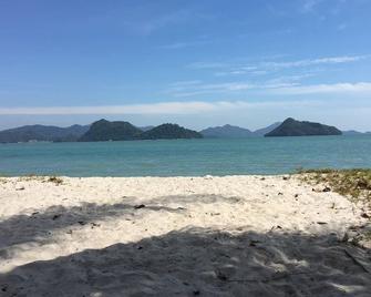 Wild Pasir Panjang - Kuah - Playa