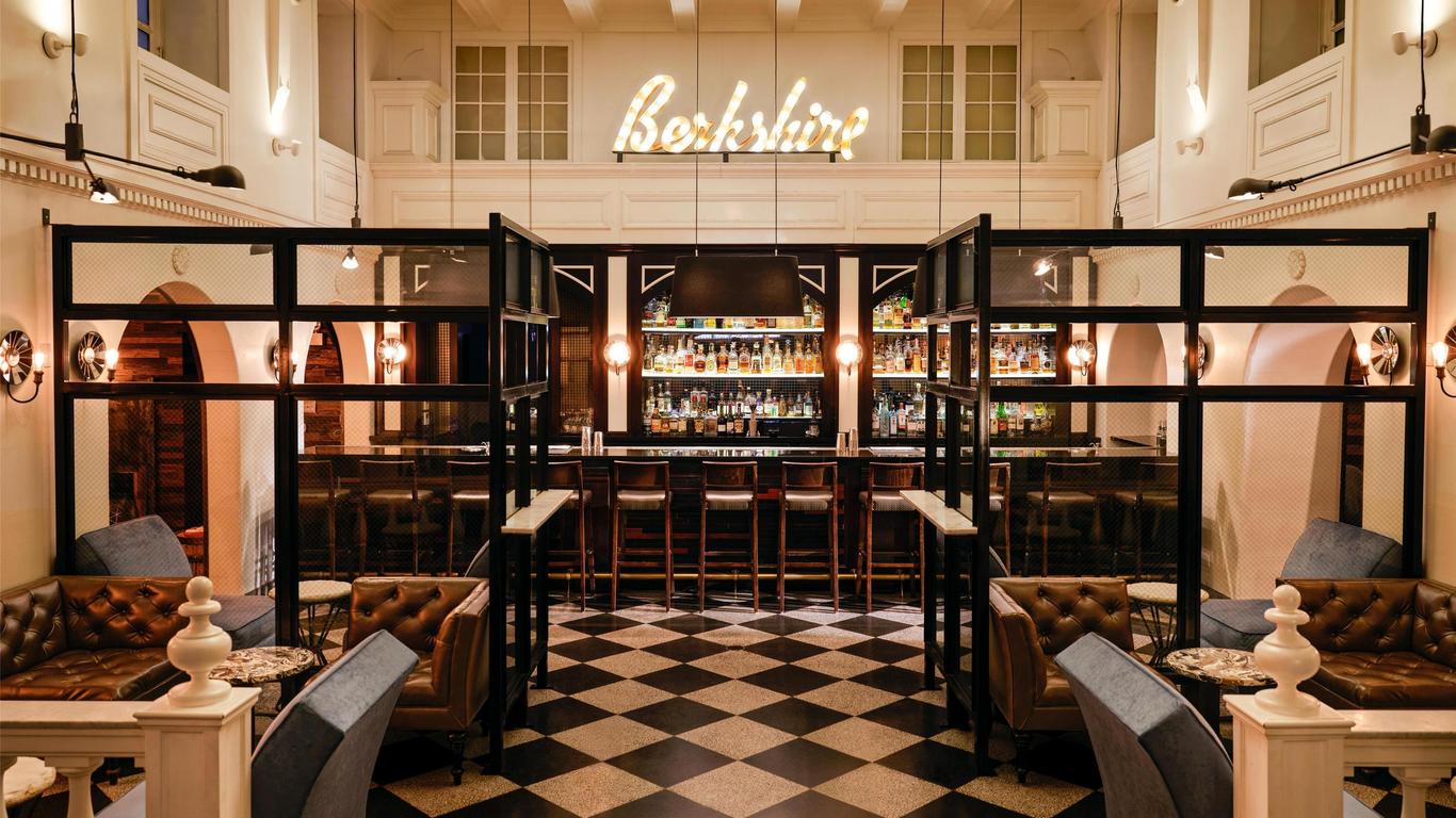 ACME Hotel Chicago, Outset Collection by Hilton