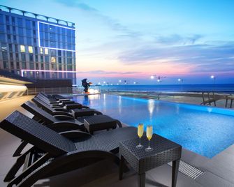 Hotel Whistle Lark Jeju - Ciudad de Jeju - Piscina