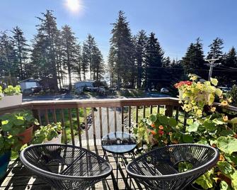 The Shoreline Legacy House with Fireplace - Kodiak - Balcony