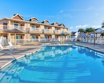 Luxury Townhome | Private Patio, 2 Heated Pools & Amenities - Corpus Christi - Pool