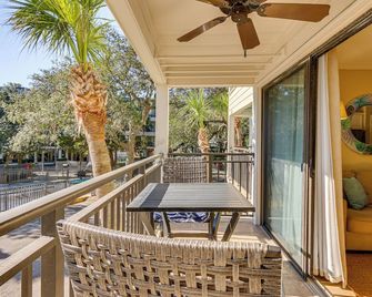 Walk to Coligny Beach Park: Condo w/ Pool Access! - Hilton Head Island - Balcony