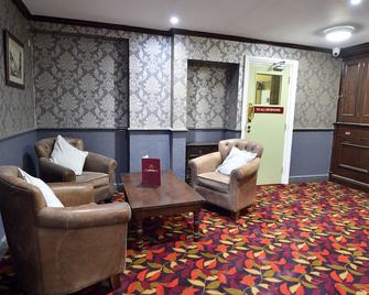 The Royal Victoria And Bull Hotel - Dartford - Living room