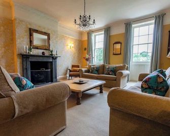 Stunning, historic family house with swimming pool - Bath - Living room