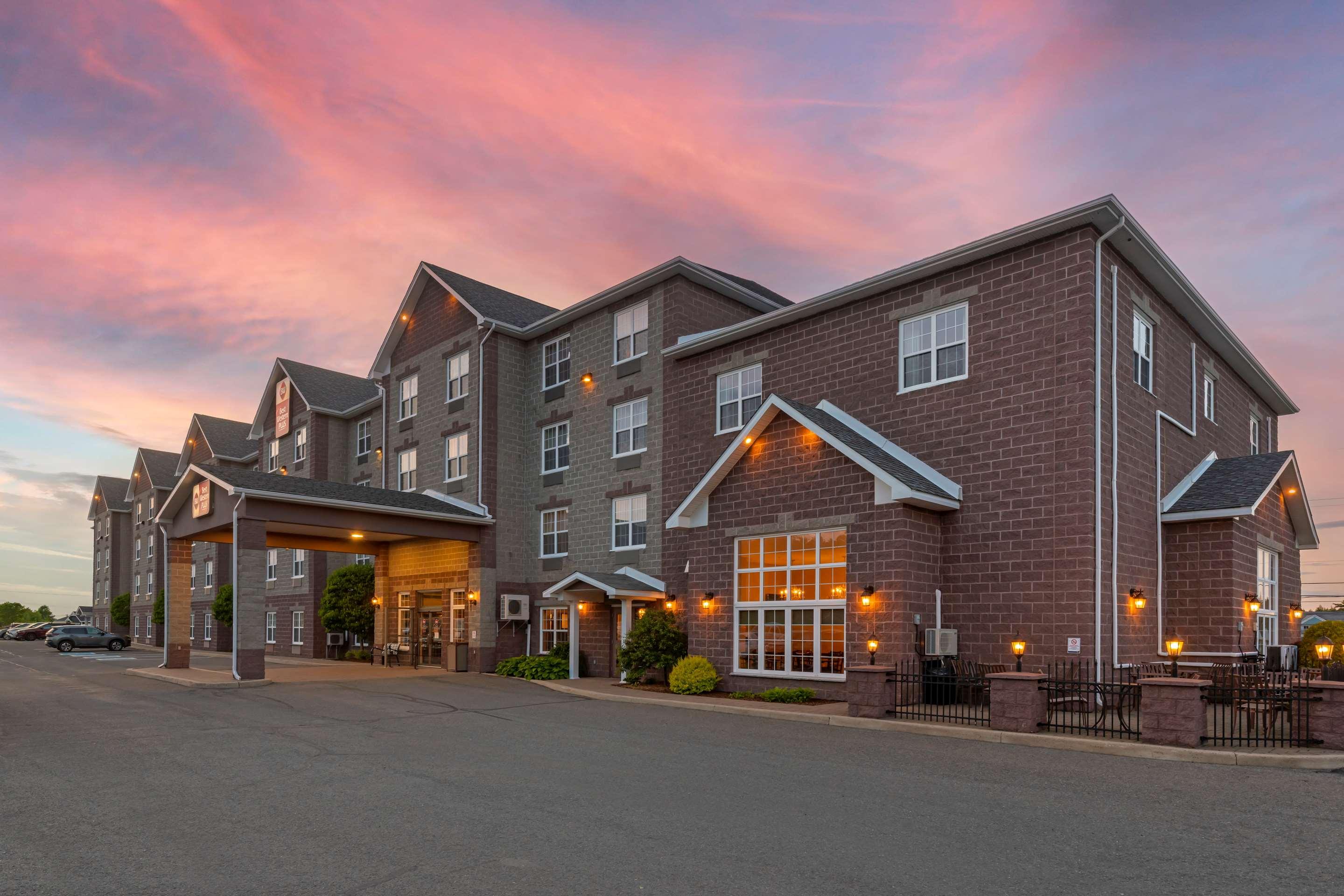 Best Western Plus Oromocto / #CanadaDo / Best Places to Stay in Oromocto