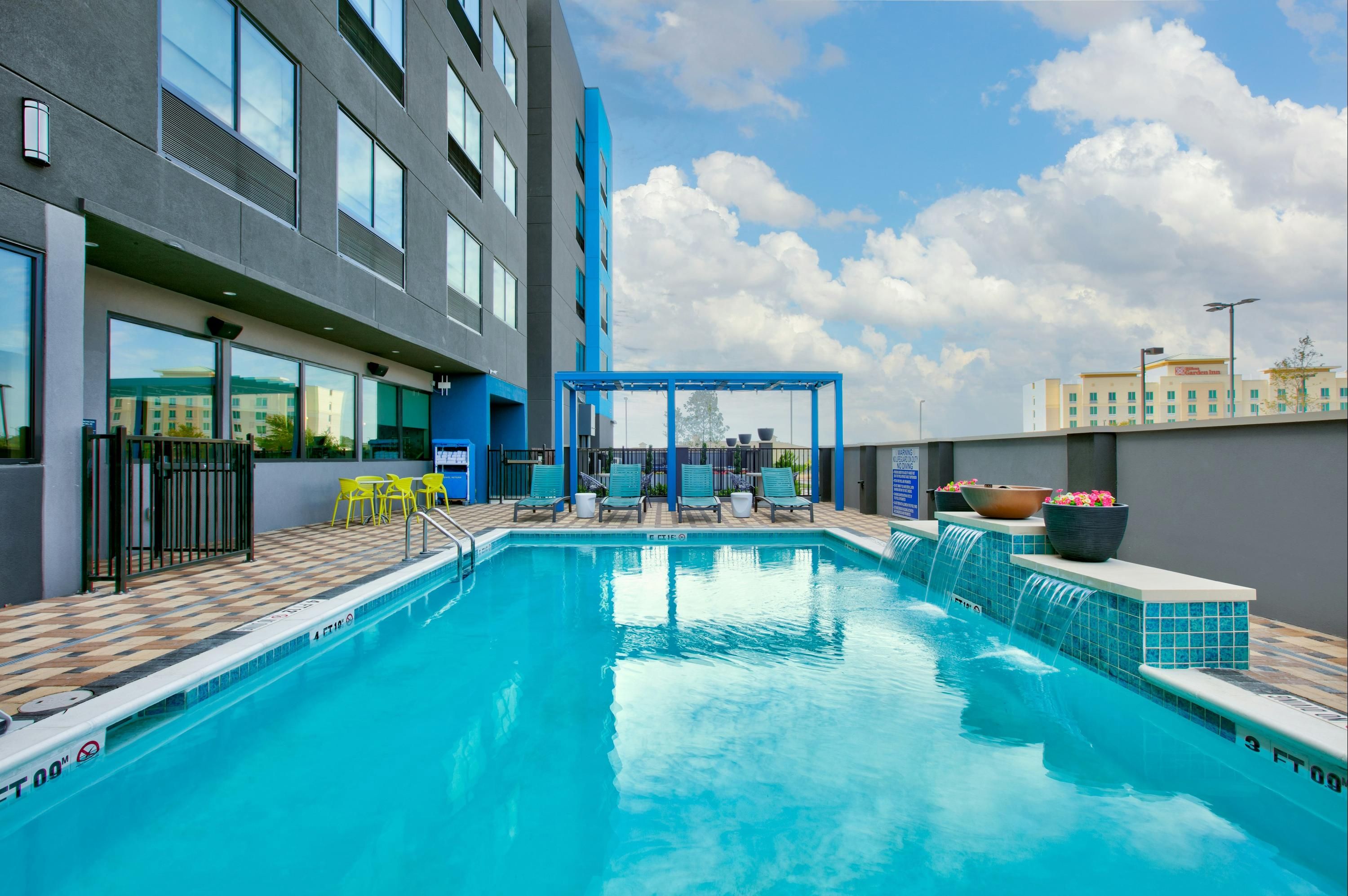 Tru by Hilton San Antonio at the Rim - San Antonio - Pool