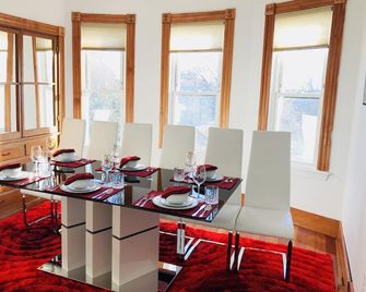Lg suite for up to 8 ppl/3 floor - Boston - Comedor