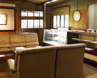 Seikiro Ryokan Historical Museum Hotel - Miyazu - Oleskelutila