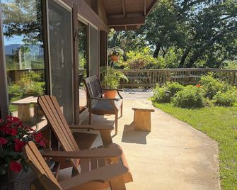 Cozy Romantic Cabin with Fantastic Views of the Blue Ridge Mountains - Luray - Terasa