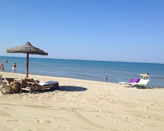 Villa Bianca is a charming cottage close to the beach - Calambrone - Beach