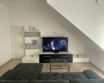 Gemütliches Apartment in Schwabach - Zentrale Lage mit Top-Anbindung - Schwabach - Wohnzimmer
