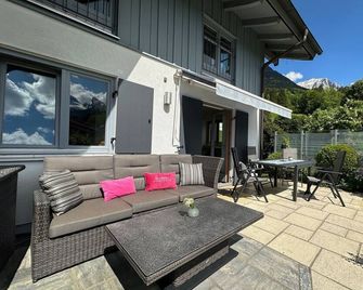 Ferienwohnung Marianne Bergpanorama für Paare 60qm - Berchtesgaden - Innenhof