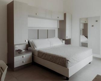 Hotel Caravel - Vasto - Schlafzimmer