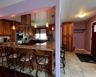 main level in prestigious area - Thunder Bay - Kitchen