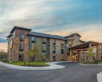 Pet-Friendly North Aurora Getaway | Fully Equipped Kitchen & Free Parking - North Aurora - Gebäude