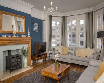 Shipside - spacious, stylish patio garden flat - Eastbourne - Wohnzimmer