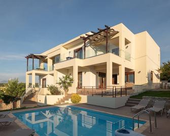 Family Villa Rousa in Rethymno with Pool, BBQ and Kids Area - Loutra - Piscina