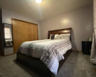 Samuel Ok... - Elkhart - Bedroom