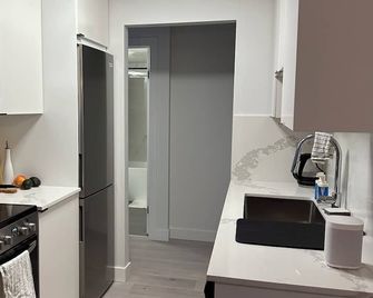 3 Minute Walk to VGH - Perfect for Doctors, Residents, Nurses or Patients. - Vancouver - Kök