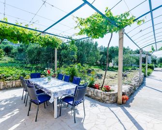 Apartment & Rooms Mazdin - Slano - Patio