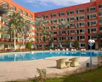 Grand Pyramids Hotel - Giza