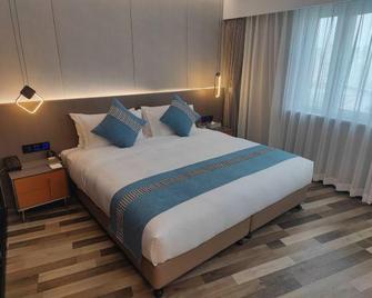 Golden Hotel - Shenyang - Bedroom