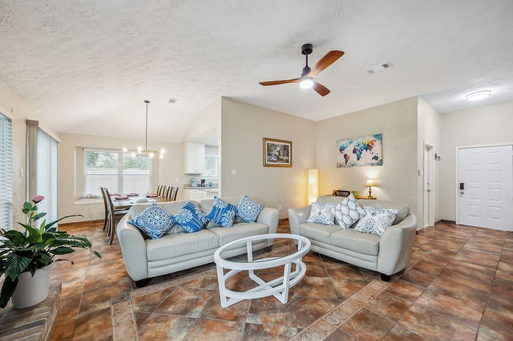 Space & Sunshine Retreat - هيوستن - غرفة معيشة