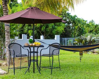 Aguadilla's West Paradise - w/ Heated Pool, Water Cistern and Solar Panels - Aguadilla - Binnenhof
