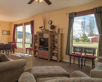 Lake House with Private Dock--Sleeps 8 - Prineville - Huiskamer