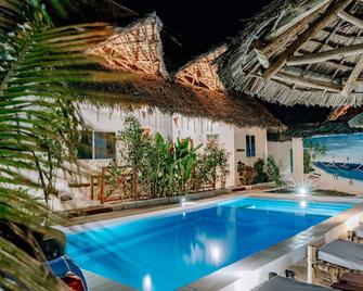 Simba Apartment Hotel - Bwejuu - Piscina