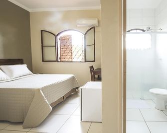 Hotel Recreio Dos Bandeirantes - Sertãozinho - Ložnice