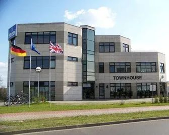 Hotel Townhouse - Hoppegarten - Gebäude