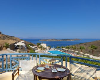 Sunrise Beach Suites - Azolimnos